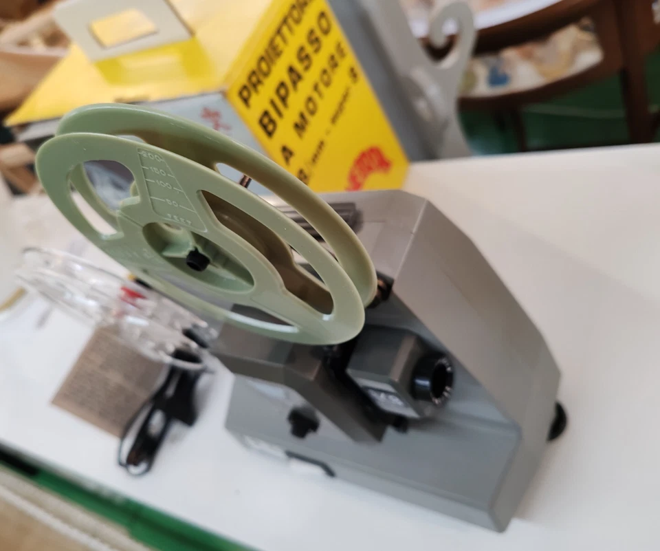 Proiettore bipasso cinebral 2 8mm super8 - Immagine 2 di 2