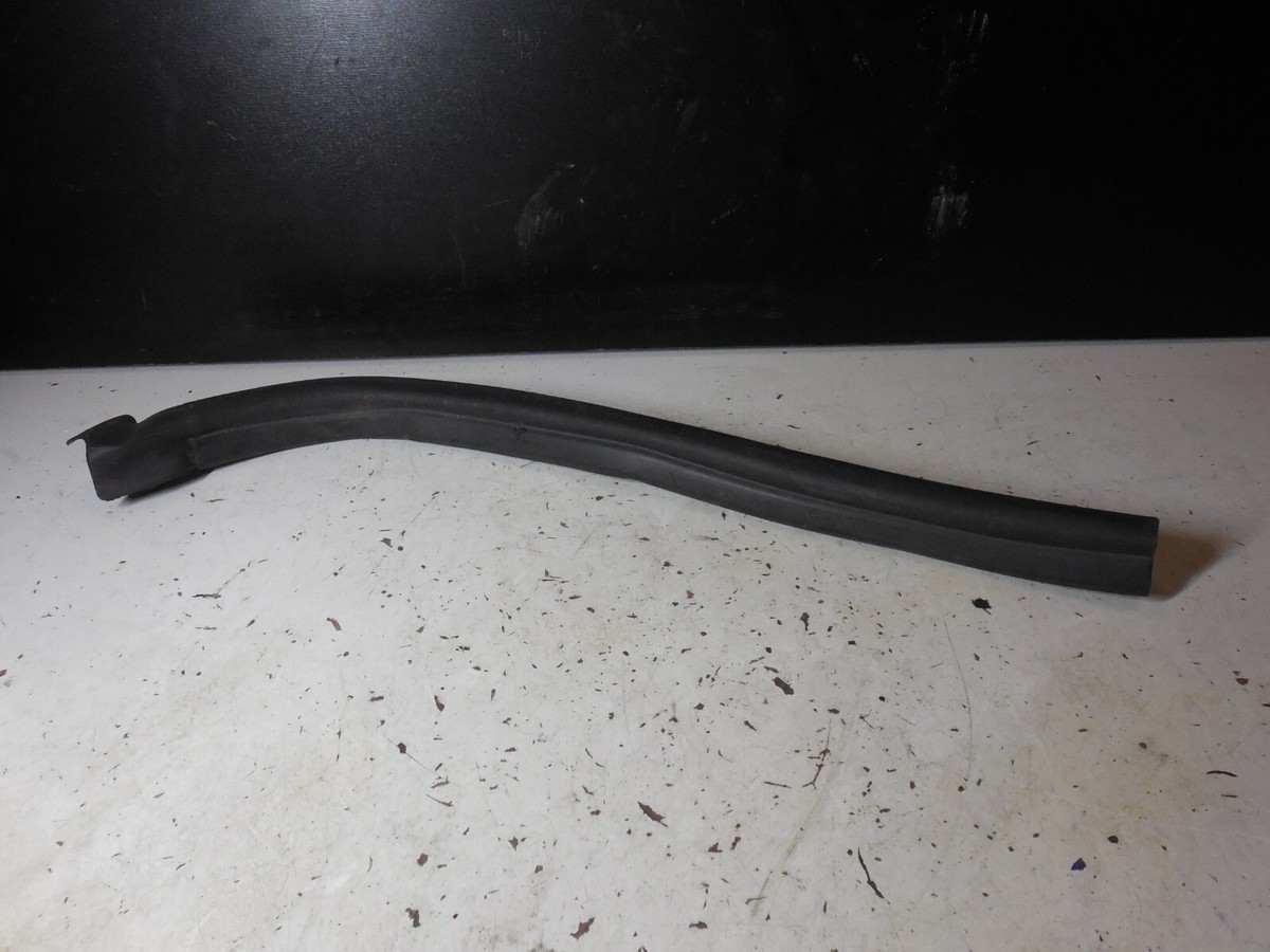 Joint De Compartiment Moteur Droite Pour BMW Série 3 E46 - Réf. 8215914 - Occasion