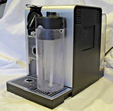 Nespresso Delonghi Lattissima Pro Coffee Machine with Milk Frother EN750. MB