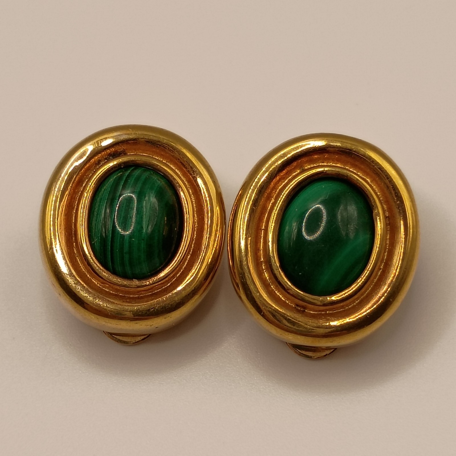 Vintage Oval Green Stone Banded Cabochon Clip On Earrings Gold Tone