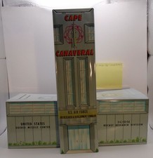 MARX CAPE CANAVERAL PLAYSET Parts: Building, Fence Panels, Figures NASA