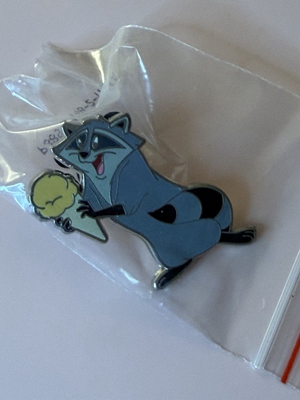 DSF - Pin Trader Delight PTD - Meeko Ice Cream Cone GWP  LE 300 Disney Pin