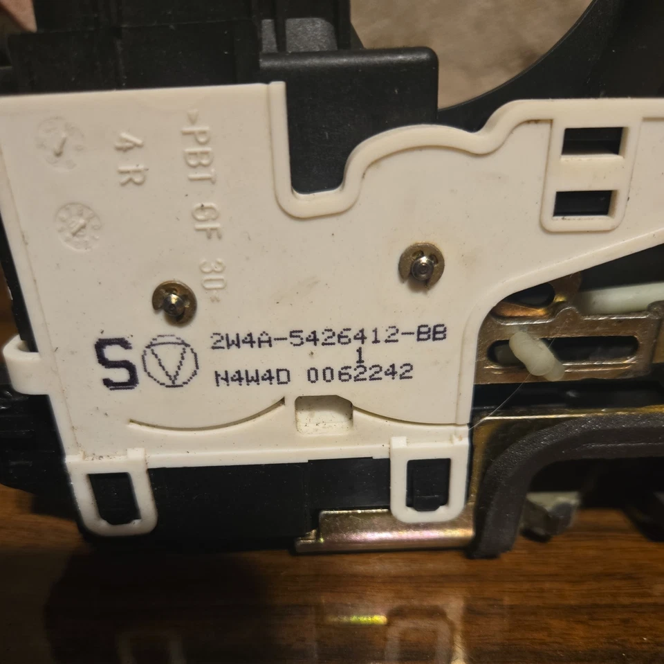 2000 01 02 03 04 05 2006 LINCOLN LS Rear RH Pass Door Lock Latch Assembly - Image 3 of 3