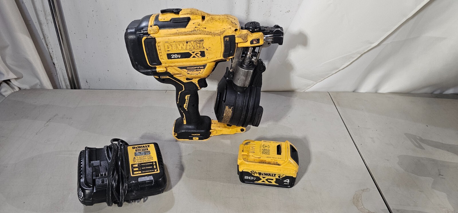 DeWalt DCN45RNB 20V 15Degree Brushless Cordless Roofing Nailer