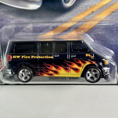 Hot Wheels Boulevard 68 Dodge Van & 72 Volkswagen T1 Panel Bus 1