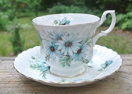 Vintage Royal Albert "MARGUERITE" Teacup and Saucer - Picture 3 of 7