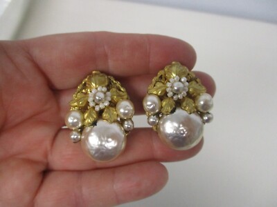 VINTAGE SIGNIERTE MIRIAM HASKELL MABE PERLE mit BLUME CLIP AUF OHRRINGE ~ 1 1/4''