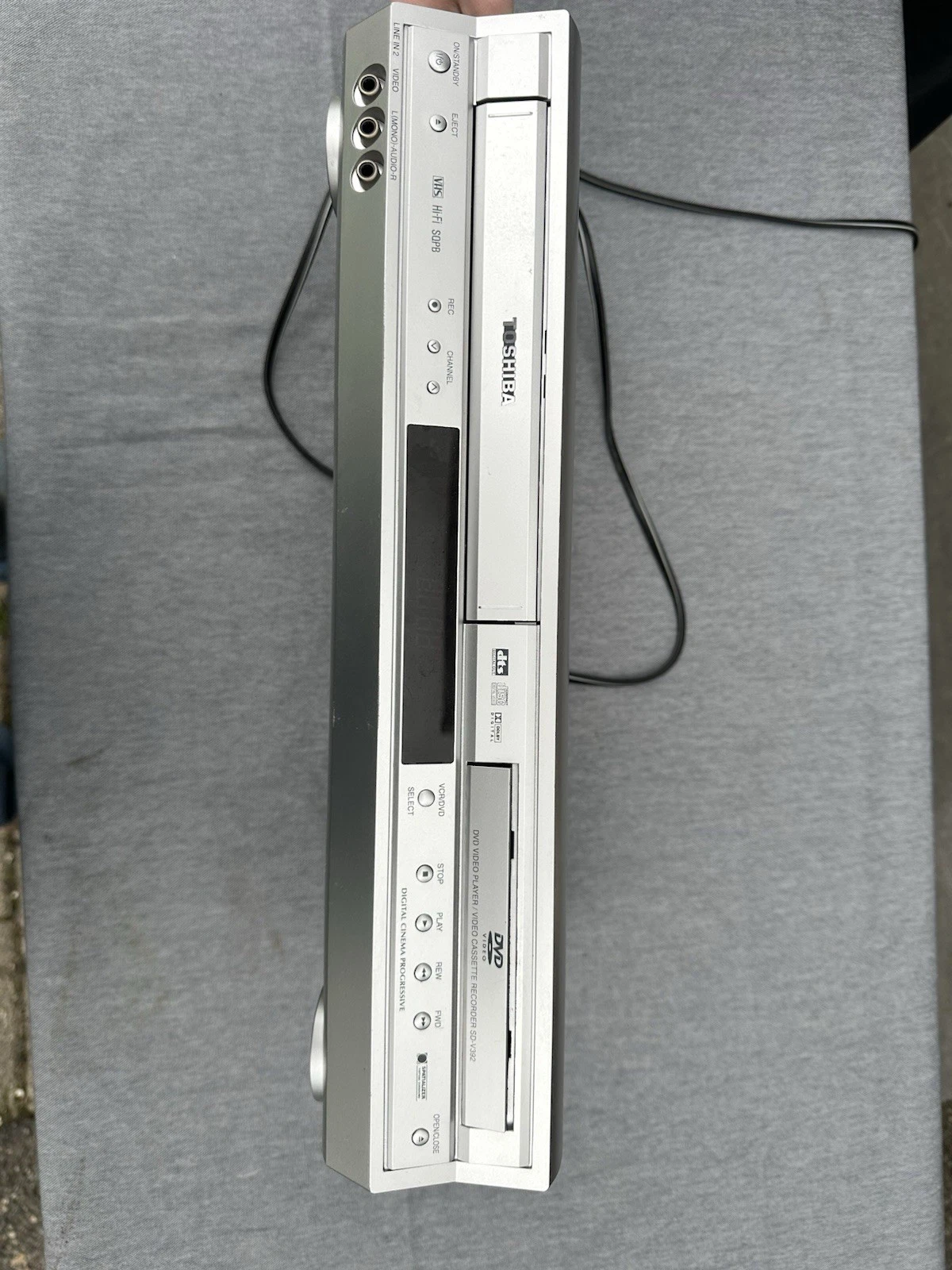 Toshiba SD-V392 DVD/VHS VCR Combo Player VHS Recorder Region 1 Silver 480p READ
