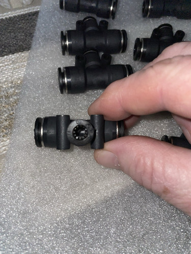 PNEUMATIC Air Fittings Push To Connect Fittings 3/8'' x 1/4'' x 3/8 Inch 5 Pc. - Picture 4 of 9