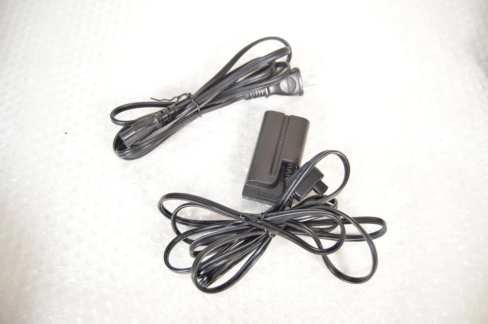 SONY GV-D900 Mini DV Digital Video Cassette Walkman Recorder NTSC mit AC-VQ850 - Bild 3 von 4