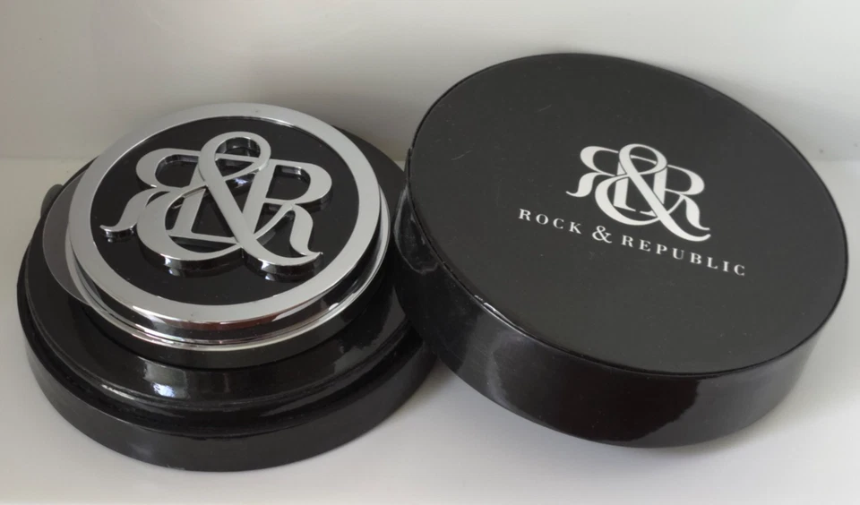 Polvo prensado en gasa Rock & Republic Exhibition - tamaño completo (grande), nuevo en caja Foto 2 de 4