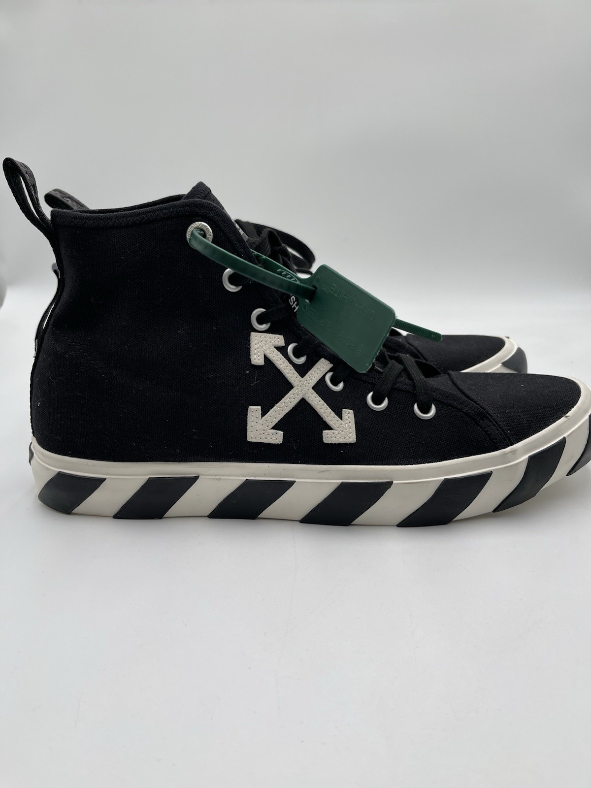Men’s Off-White Vulc Mid Canvas sneaker in black and white Canvas Size 47