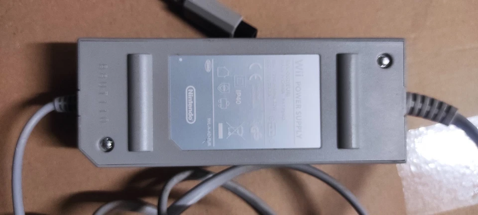 Alimentatore Originale Nintendo Wii 220V USATO TESTATO E FUNZIONANTE COLORE GRIG - Immagine 2 di 4