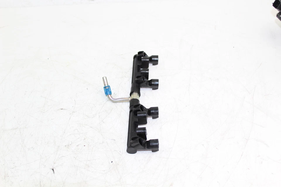 11-19 Suzuki Gsxr750 Secondary Fuel Rail Gas Rail 13473-14j10 - Image 3 of 4