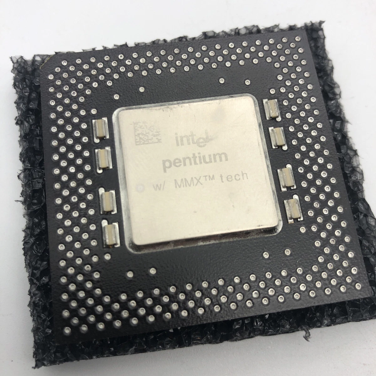 Intel Pentium Computer Processors (CPUs) 200 MHz Bus Speed for