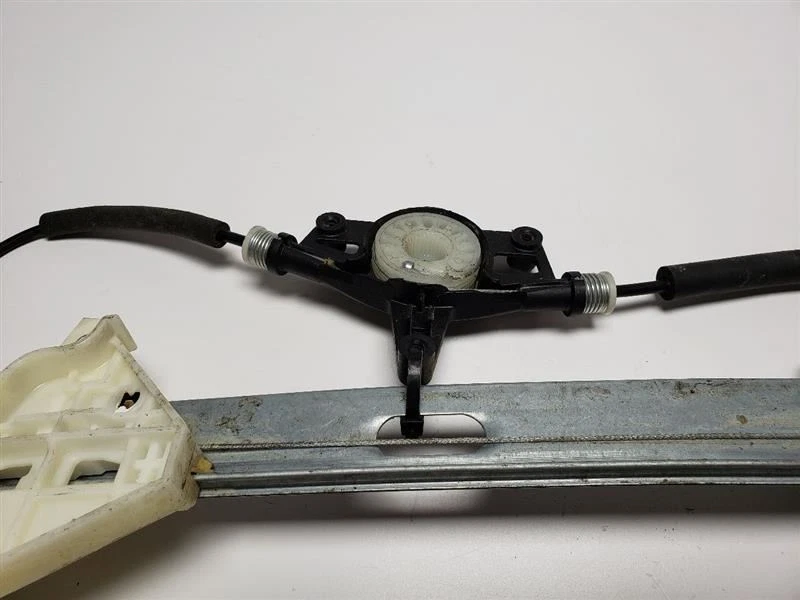 2014 Mazda 3 Passenger Front Window Regulator No Motor OEM BHN958590 Foto 2 de 4