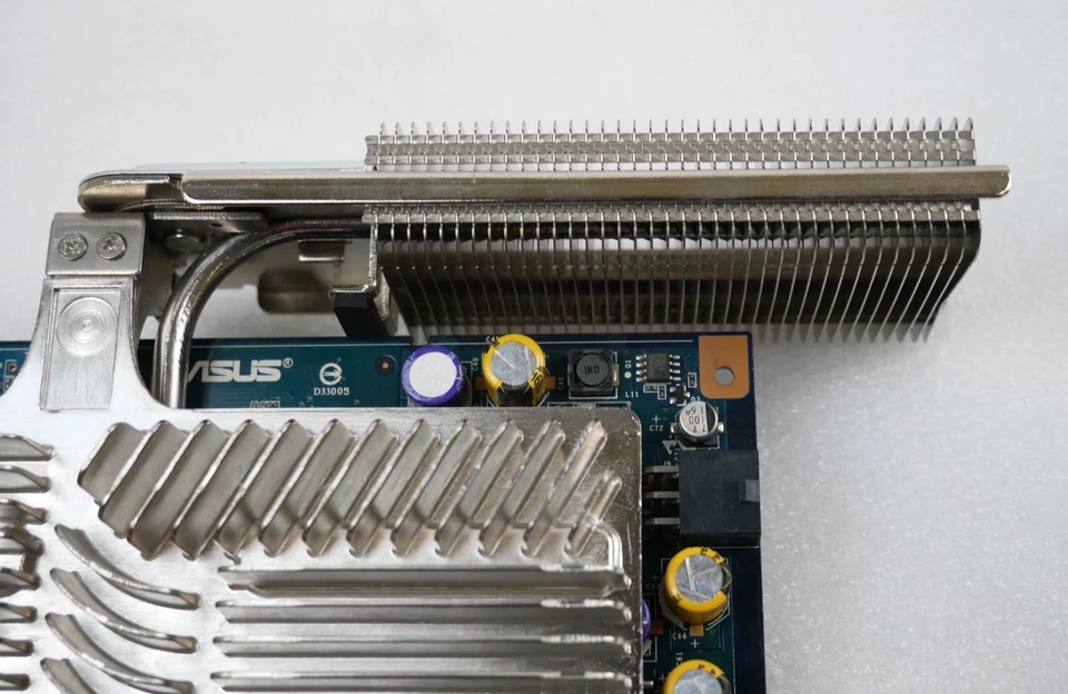 ASUS GeForce 8600 GTS EN8600GTS SILENT/HTDP/256M Video Card - Image 2 of 4