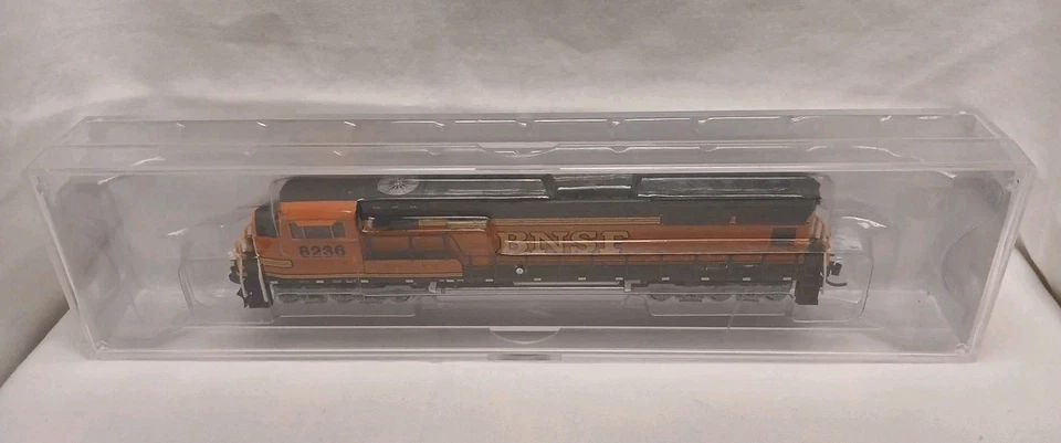 BNSF 8236 N-scale SD75 Mac Engine Athearn 10714 #2 Burlington Northern Santa Fe - Image 3 of 4