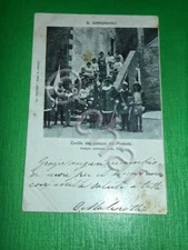 Cartolina S. Gimignano - Cortile del palazzo del Podestà - Veduta animata 1903