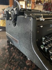 Antique Underwood Typewriter. Cast Iron. Needs a new ribbon. Model M5051022-11  thumbnail
