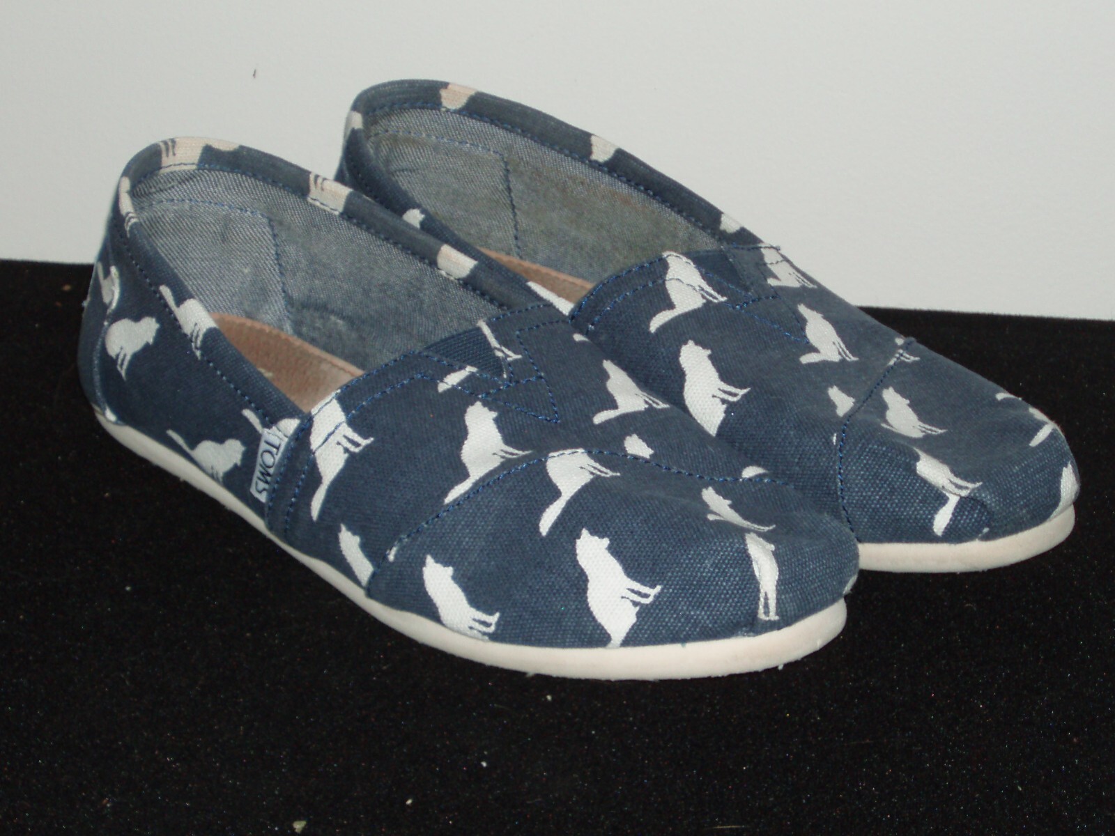 TOMS Navy Blue CANVAS White Sitting Foxes Womens Size SLIP-ON Flats