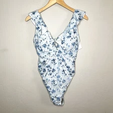 A Pea In The Pod Maternity Swimsuit Blue Ruffle Floral One Piece Size Medium NEW
