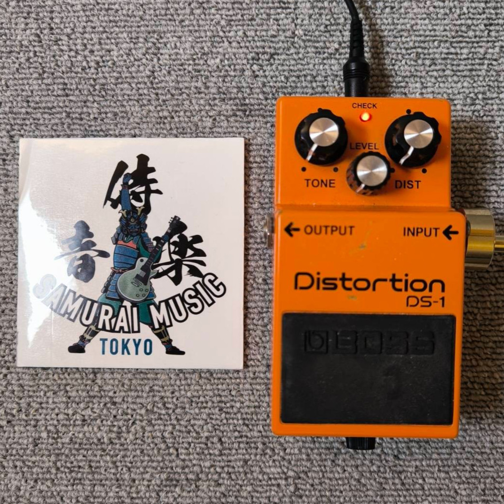 BOSS DS-1 Distortion Guitar Effects Pedal Used with Free Gift from Japan