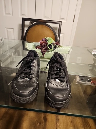 Baskets basses noires vintage Nike Air Force 1 07 315100 001 jeunesse 7 ans
