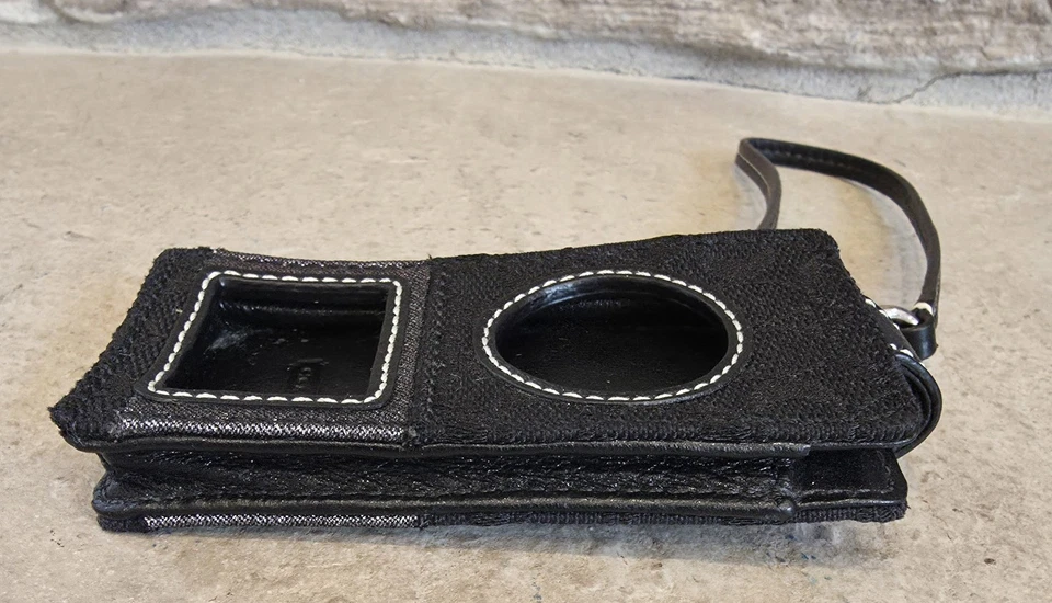 Estuche Muñequera COACH Signature Logo Lona Apple iPod Nano Negro Foto 3 de 4