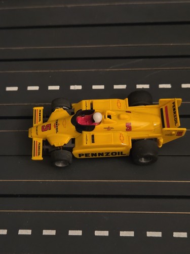VTG TYCO SLOT CAR HO SCALE INDY PENNZOIL CHEVY F-1 #5 YELLOW - Picture 2 of 3