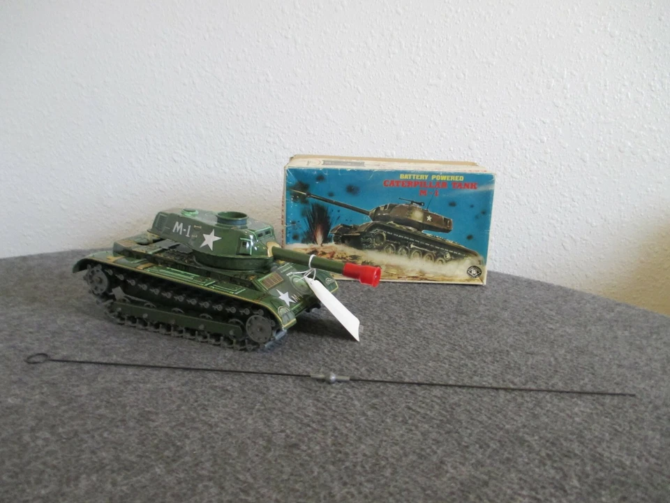 JUGUETES MODERNOS AÑOS 50 TANQUE ORUGA M-1 HOJALATA LITOGRAFÍA JUGUETE ALIMENTADO POR BATERÍA CON CAJA FUNCIONA Foto 2 de 4