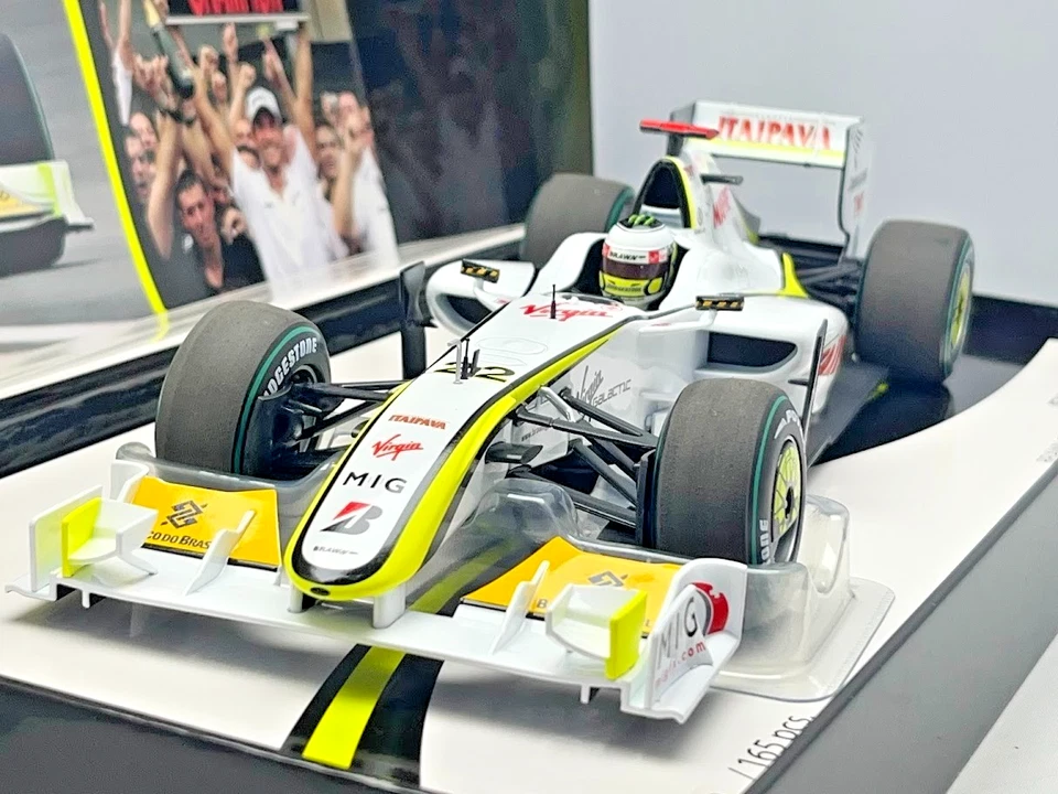 Jenson Button 2009 Brawn BGP 001 World Champion Formula 1 F1 Car 1/18 Minichamps - Image 2 of 4