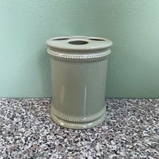 MARTHA STEWART EVERYDAY TOOTHBRUSH HOLDER GREEN
