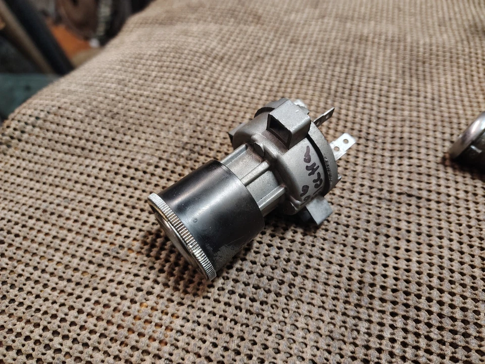 1966 Buick Electra Wildcat LeSabre Ignition Switch & Key & Matching Door Locks - Image 3 of 4