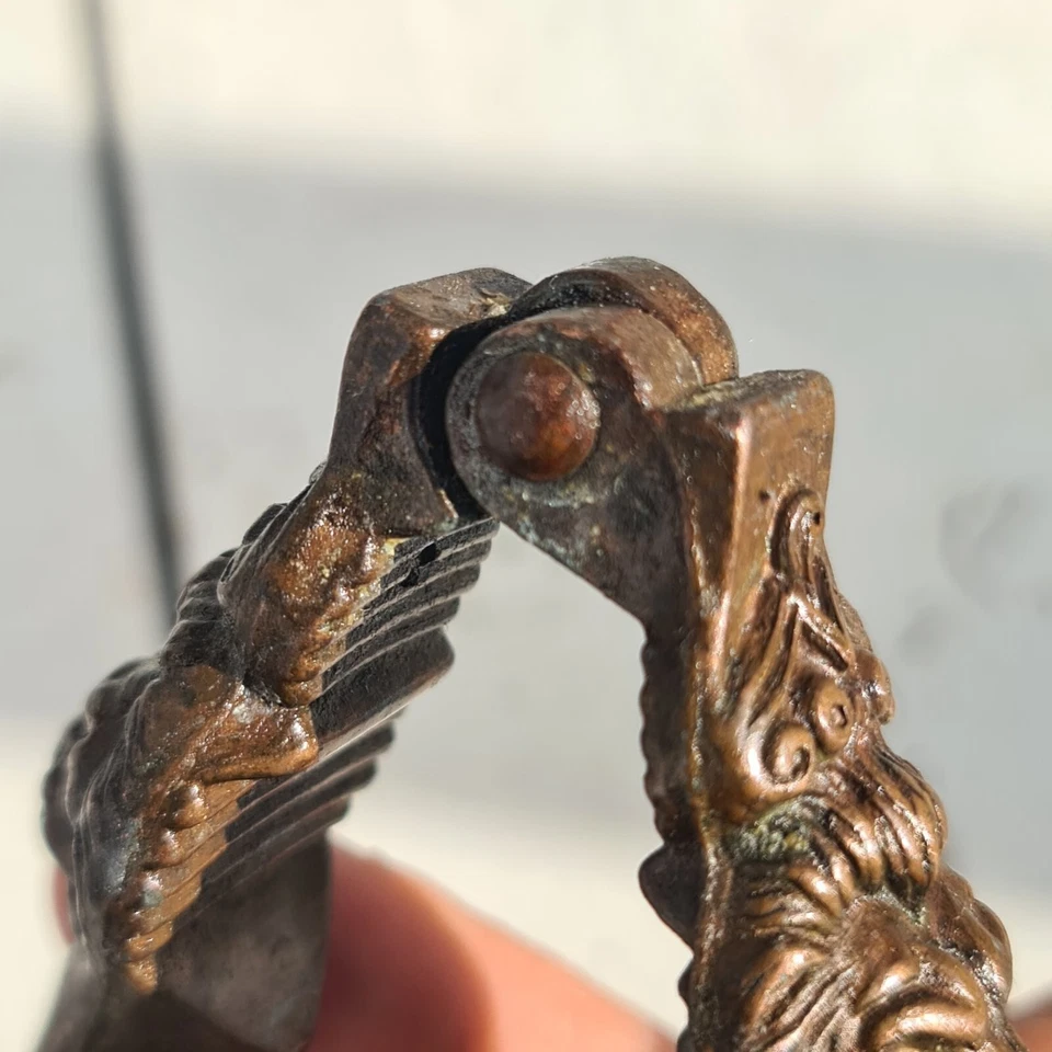 Rare Old bronze cracker with lion heads - Image 3 of 4