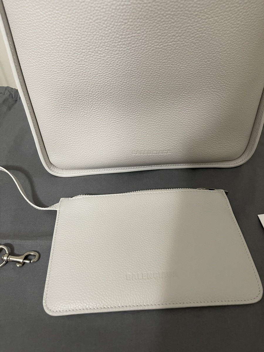 【BALENCIAGA】Tool 2.0 Medium North-South オフホワイト Balenciaga Ladies Tool 2.0 North-south Tote Bag in White/Off