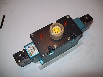 NEW MAC250A-V5A4-PM-111DA  5/3 CLOSED CENTER  DIRECTIONAL CTRL VALVE 120V P1216