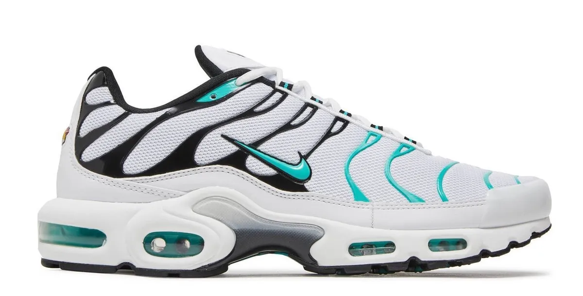 Nike TN Air Max Plus SE Worldwide (2020)  Chaussures de sport mode,  Chaussure sneakers homme, Chaussures futuristes