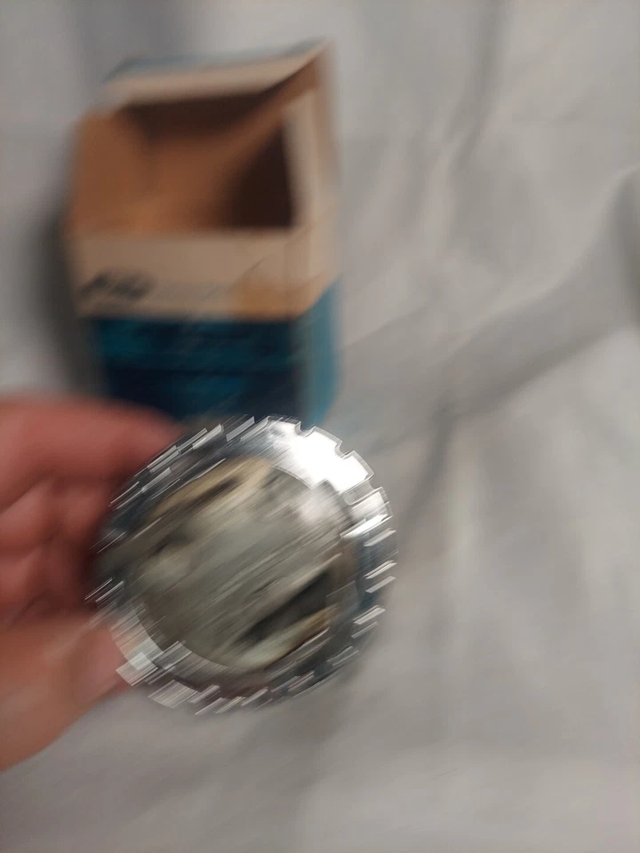 Ford Gran Torino 1974-75 emblema de parrilla deportiva D4OZ-83369 NUEVO DE STOCK Foto 2 de 4