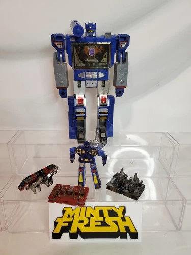 Hasbro Transformers Soundwave Action Figure with Buzzsaw Cassette