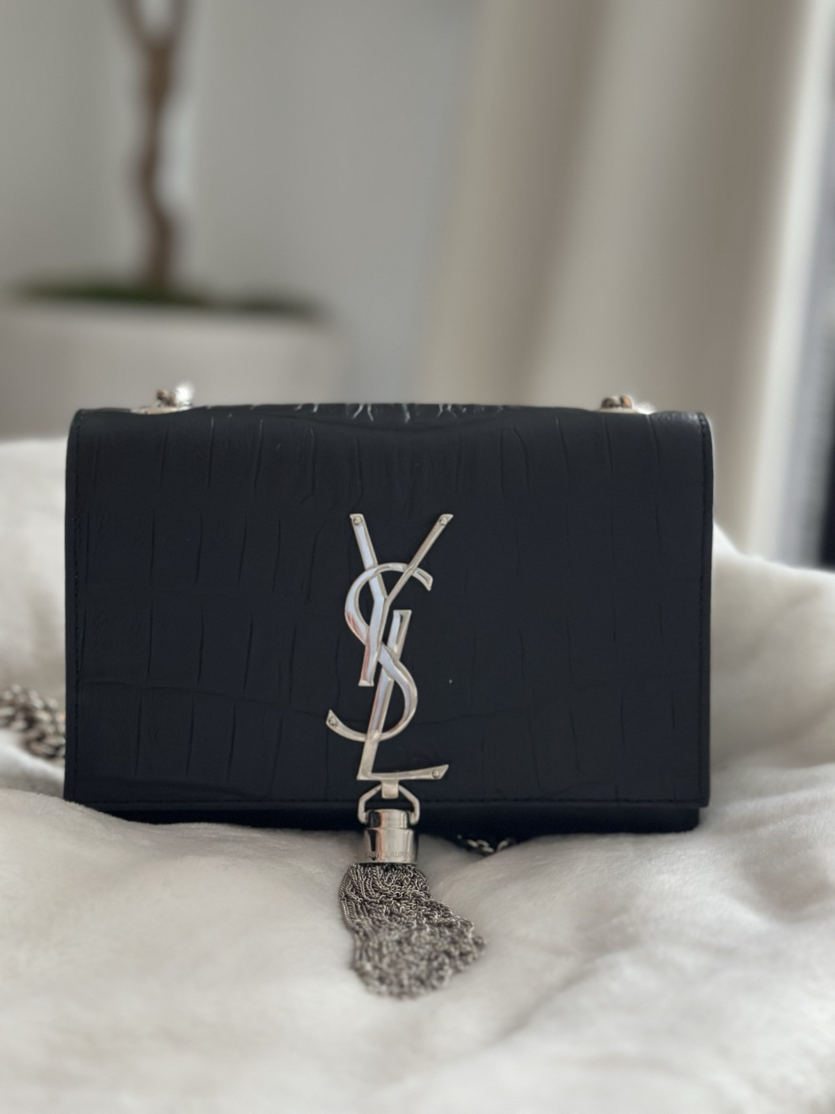 Borsa Saint Laurent YSL nera in pelle di coccodrillo goffrata piccola Kate nappa SHW