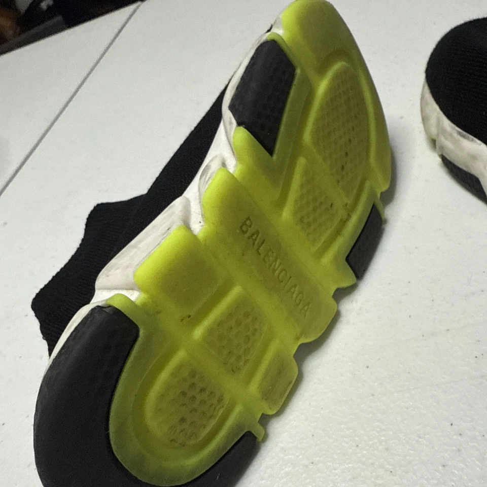BALENCIAGA KIDS Black  ‘SPEED’ SOCK SNEAKERS SIZE 9-9.5 ( ONLY  1 INSOLE ) - Image 3 of 4