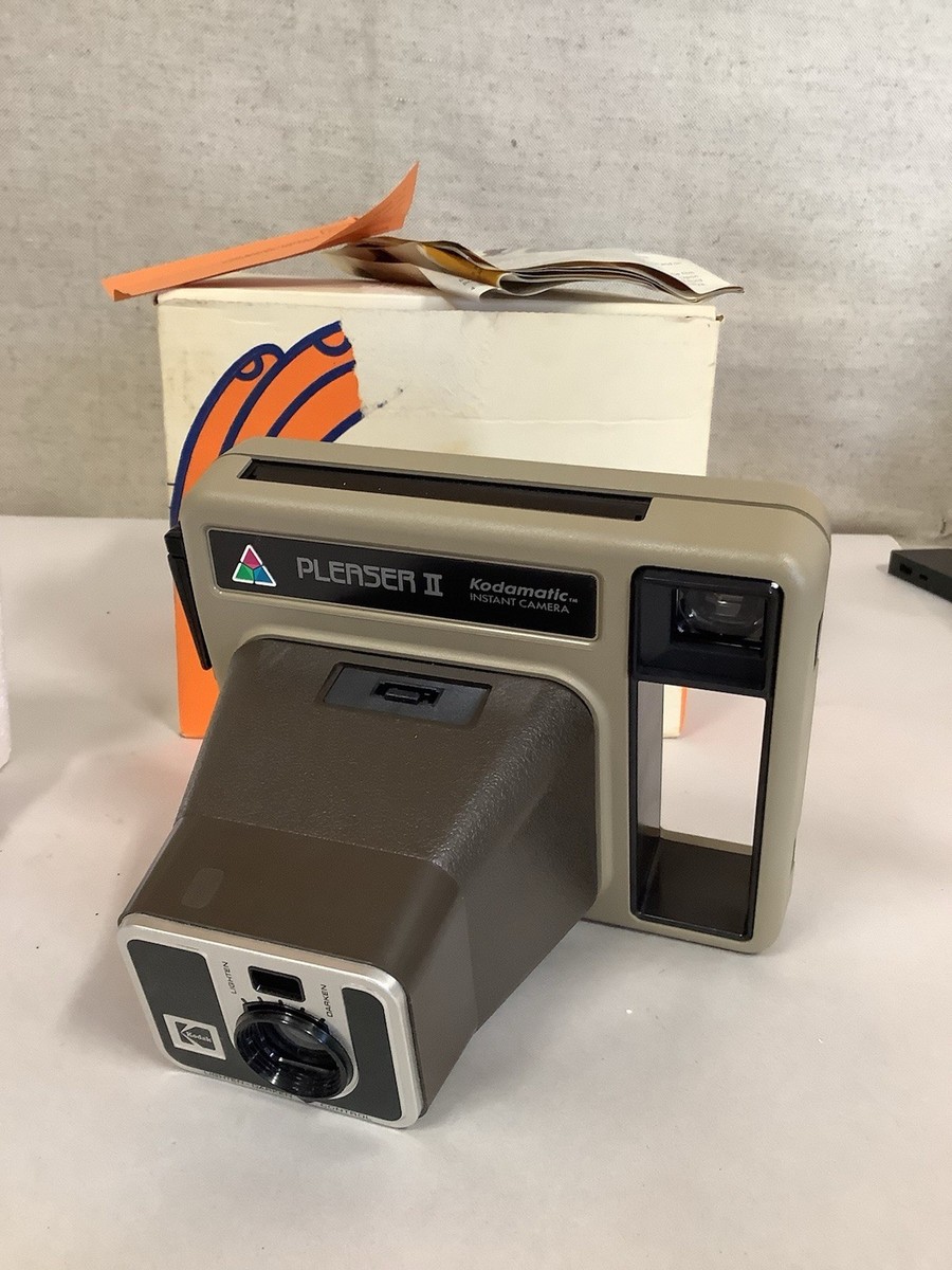Vintage Kodak Pleaser II Kodamatic Instant Camera, Film Not Included