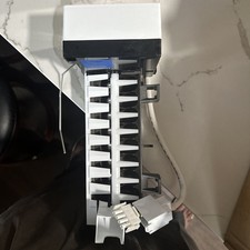 New Genuine OEM Frigidaire Electrolux Refrigerator Ice Maker 241798231