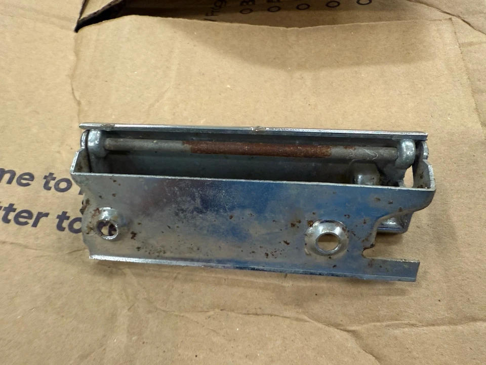 Ford Country 1965 sedán Squire Wagon Mercury interior puerta trasera manija de liberación Foto 4 de 4