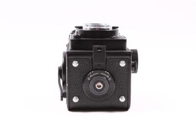 Used Yashica Mat-124 G TLR Camera with Yashinon 80mm f/3.5 Used Yashica Mat-124 G TLR Camera with Yashinon 80mm f/3.5