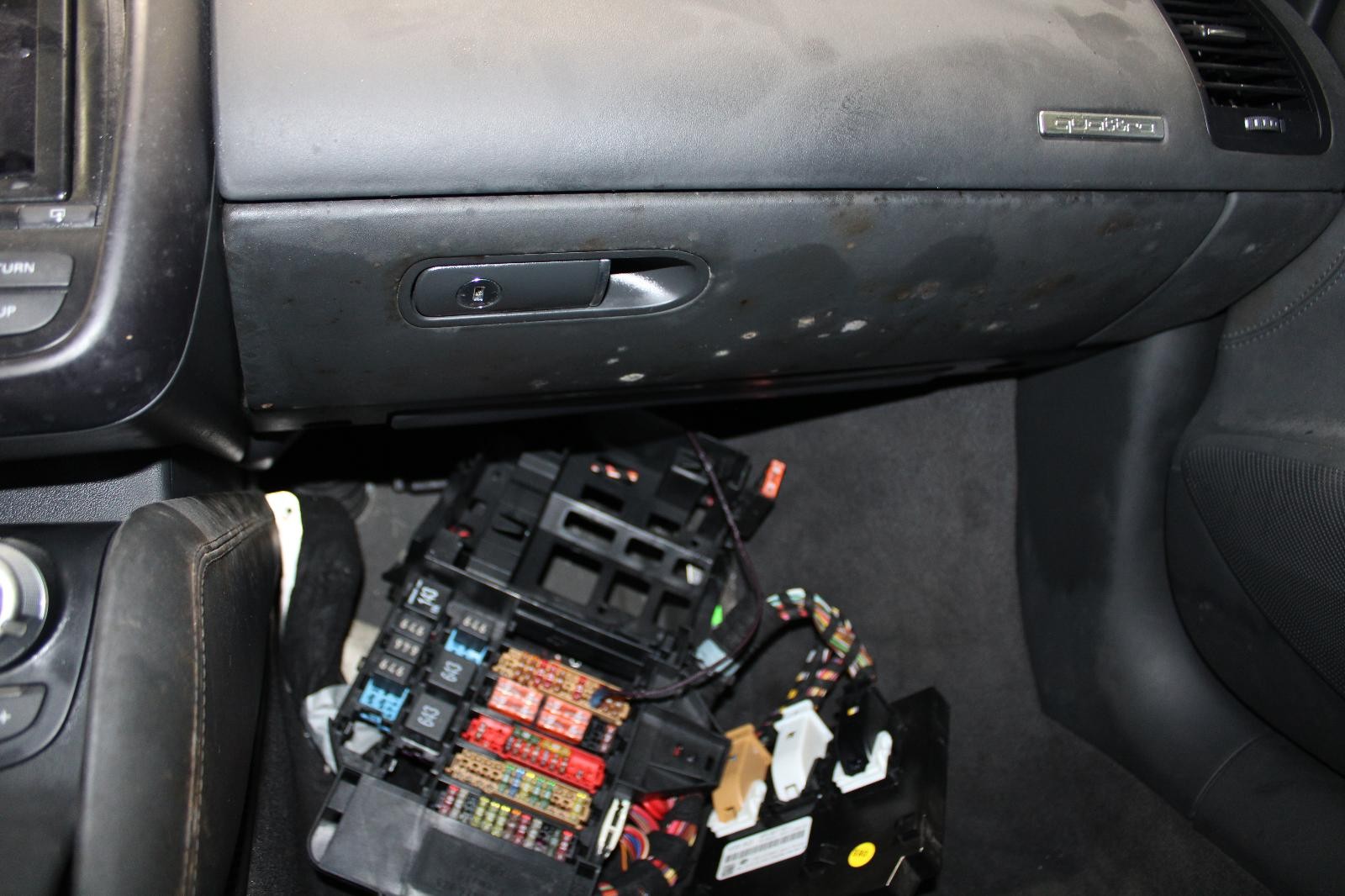 Audi R8 2011 Sun visor