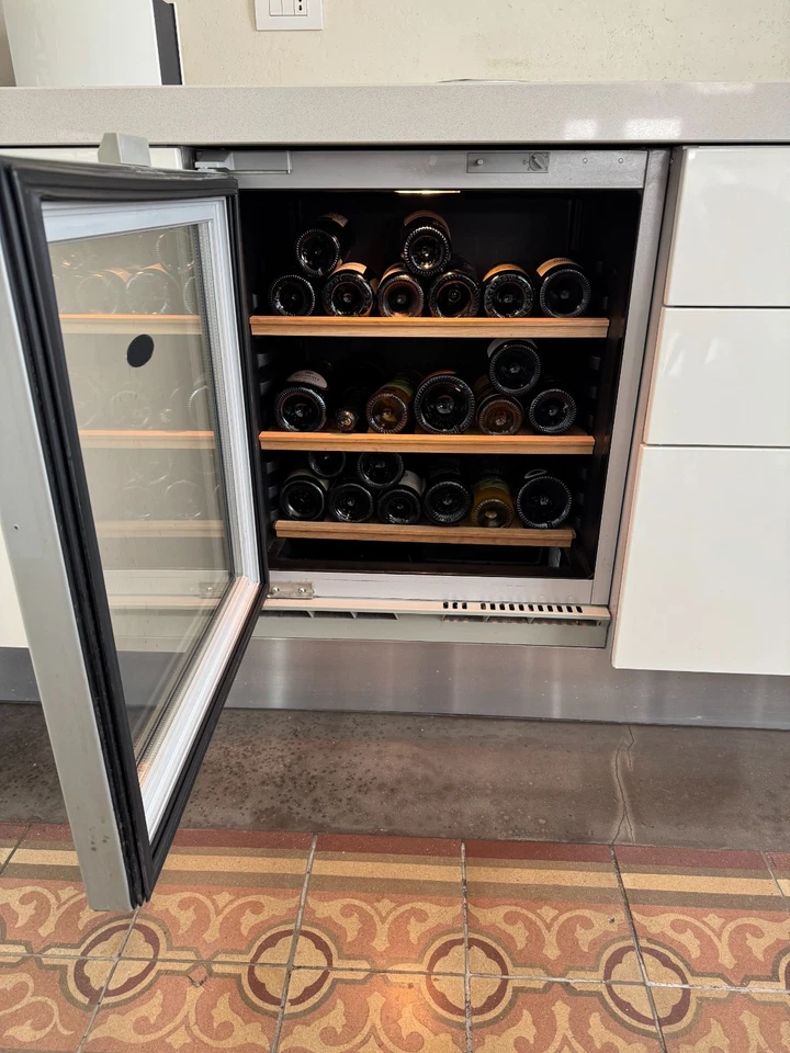 Cantinetta vino Whirlpool argento da incasso - Immagine 2 di 3