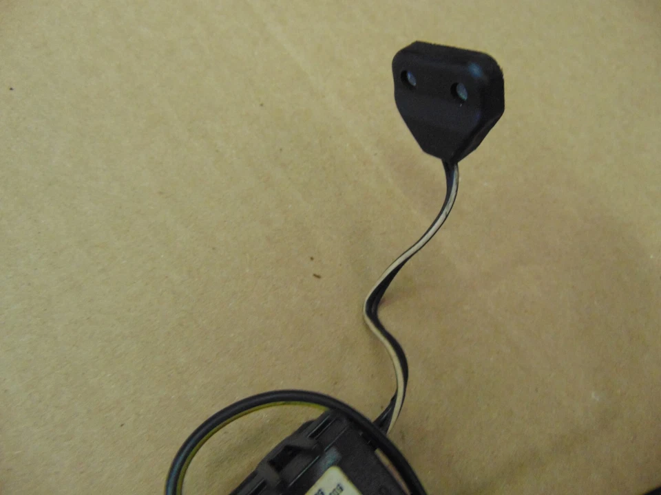 05-11 CROWN VICTORIA ANTENA TRASERA SOPORTE Y AMPLIFICADOR CONJUNTO 7W7T-19C029-AA #8995 Foto 3 de 4