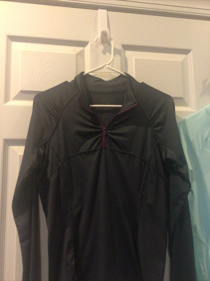 Pullover gris con cremallera Athleta 1/4 para mujer talla M gris entrenamiento bolsillo trasero Foto 2 de 4